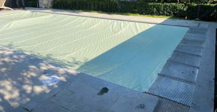 Pool tarpaulin installation Montreal