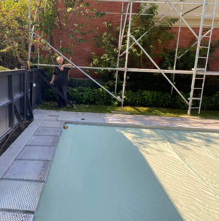 Installation de bâche de piscine Montréal