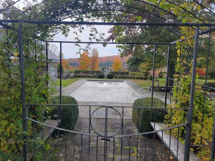 Installation of winter safety cover in Montreal