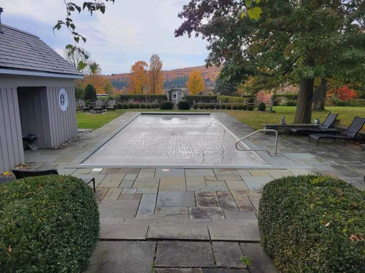 Supplier of retractable covers Montreal