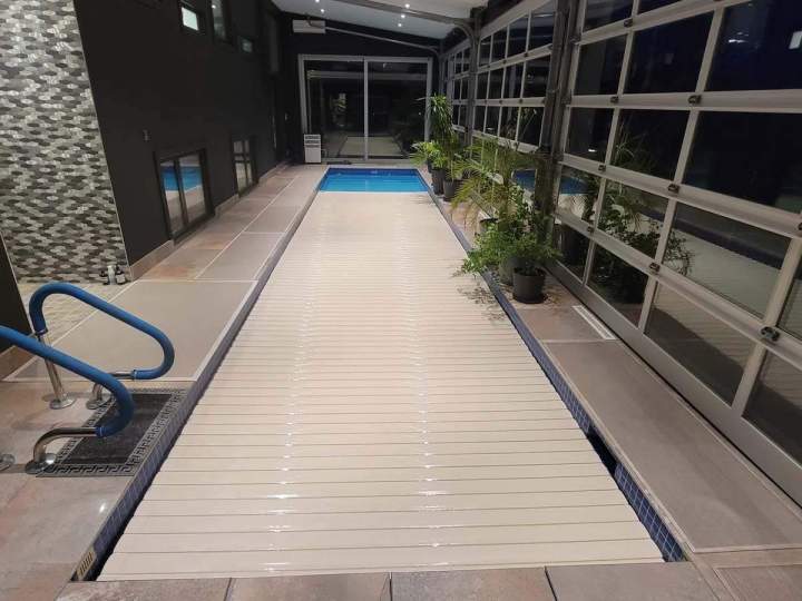 Pool tarpaulin installation Montreal