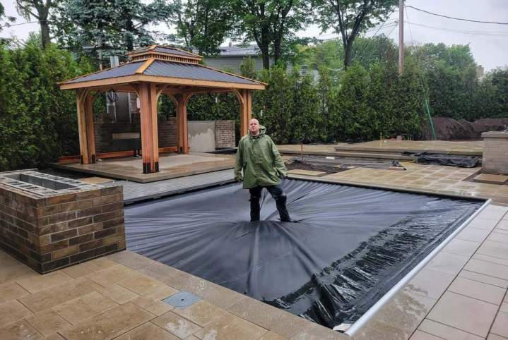 Bâche de piscine Montréal