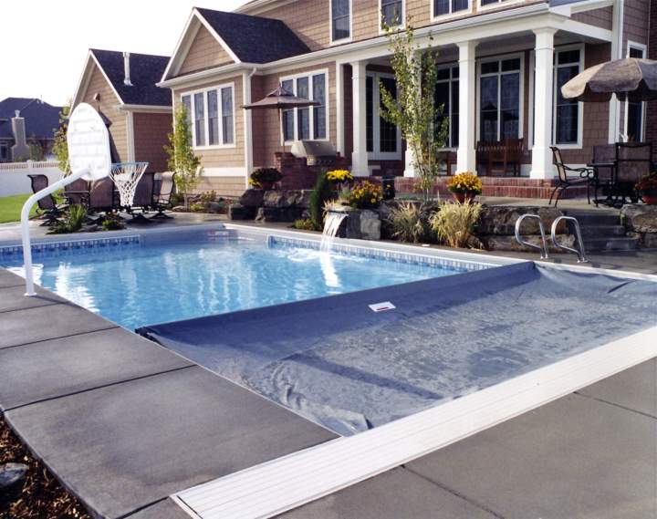 Couverture de piscine Montréal