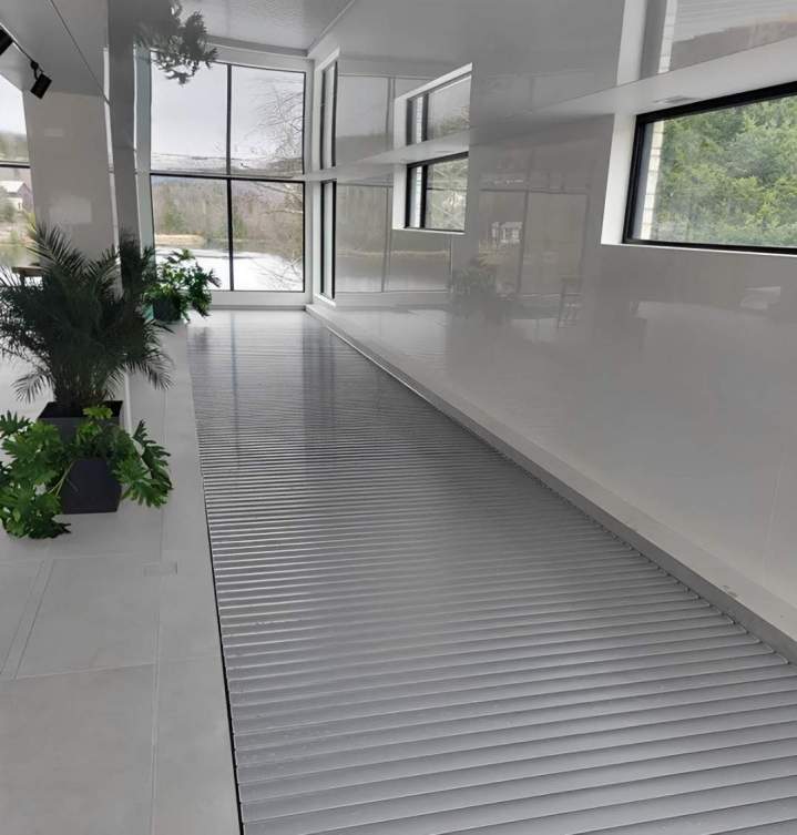 Une gamme complète de volets de piscine pour un espace sécurisé